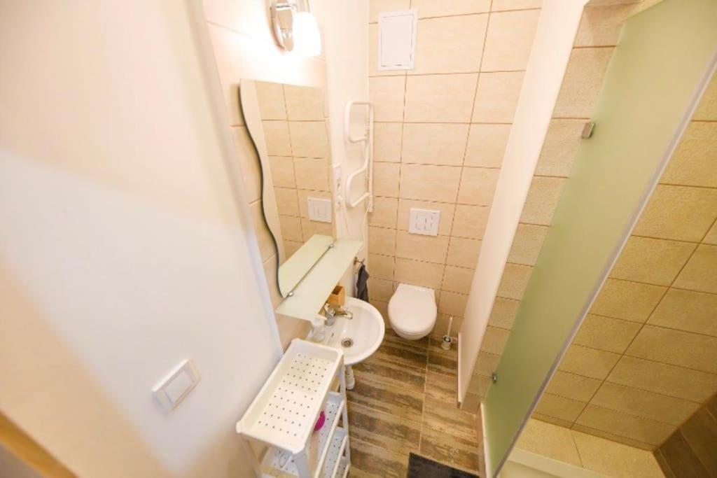 1 Bedroom Flat In Nyar Str., Central 布达佩斯 外观 照片
