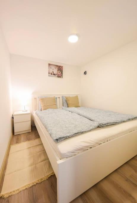 1 Bedroom Flat In Nyar Str., Central 布达佩斯 外观 照片